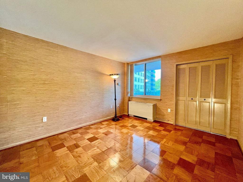 Image 24 of property listing at 10500 ROCKVILLE PIK #401, Rockville, MD 20852