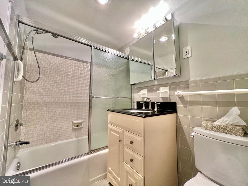 Image 26 of property listing at 10500 ROCKVILLE PIK #401, Rockville, MD 20852