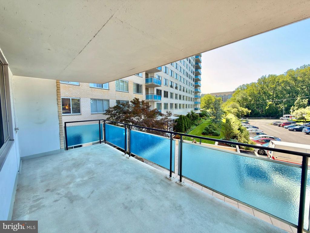 Image 27 of property listing at 10500 ROCKVILLE PIK #401, Rockville, MD 20852