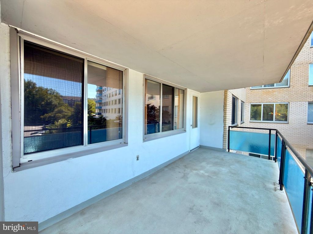 Image 28 of property listing at 10500 ROCKVILLE PIK #401, Rockville, MD 20852