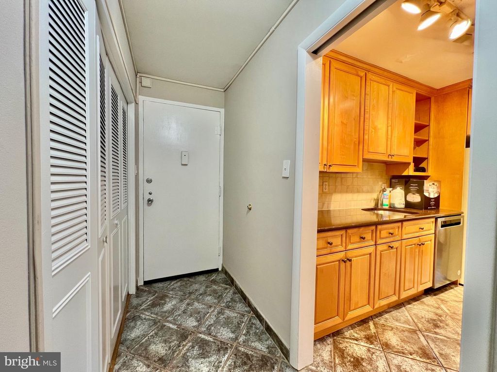 Image 30 of property listing at 10500 ROCKVILLE PIK #401, Rockville, MD 20852