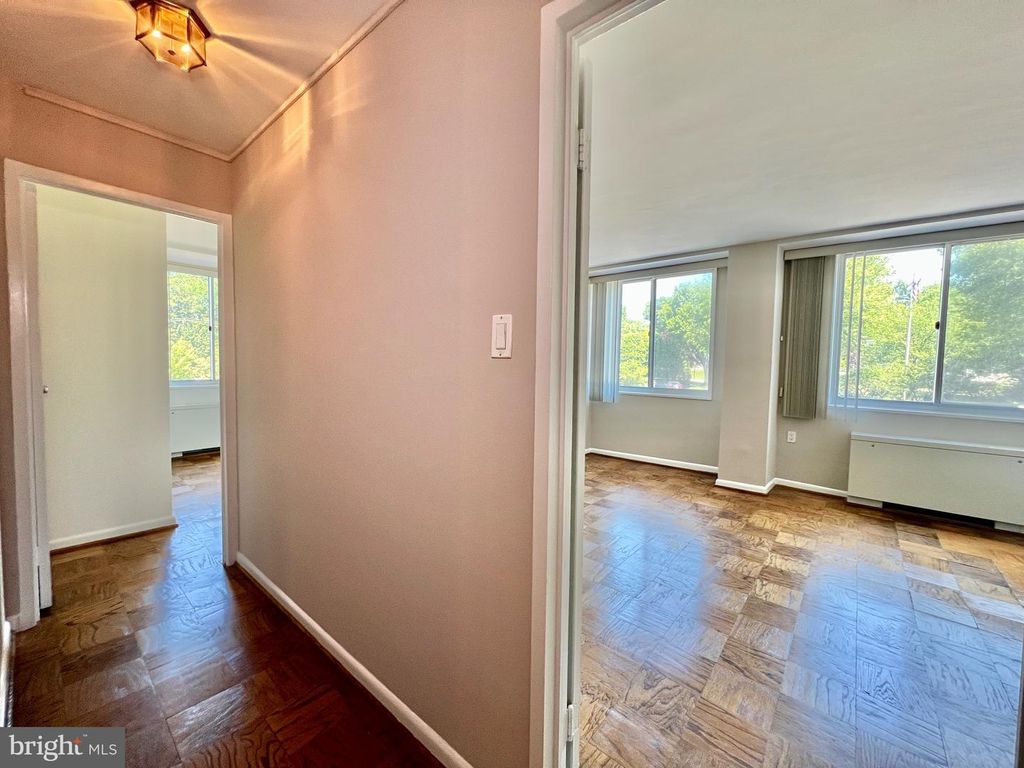 Image 31 of property listing at 10500 ROCKVILLE PIK #401, Rockville, MD 20852