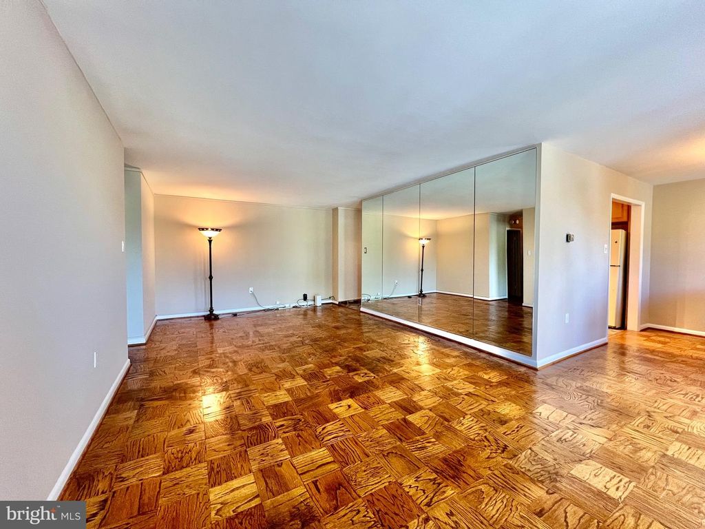 Image 8 of property listing at 10500 ROCKVILLE PIK #401, Rockville, MD 20852