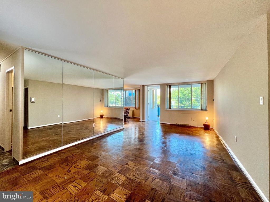Image 9 of property listing at 10500 ROCKVILLE PIK #401, Rockville, MD 20852