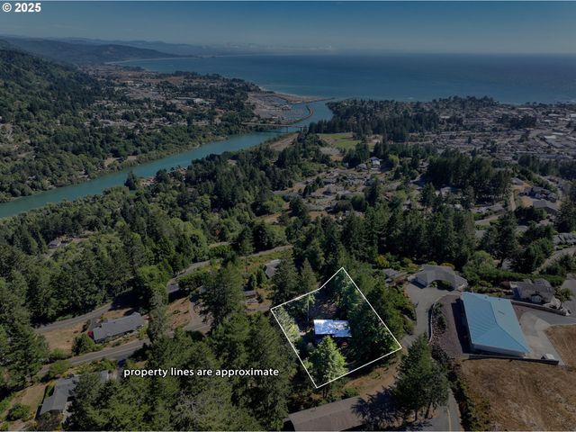 97639 MARINA HEIGHTS Loop, Brookings, OR 97415