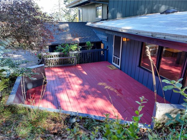 97639 MARINA HEIGHTS Loop, Brookings, OR 97415