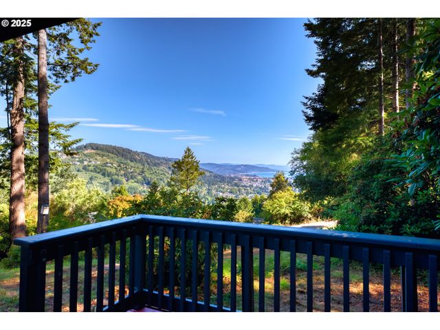 97639 MARINA HEIGHTS Loop, Brookings, OR 97415