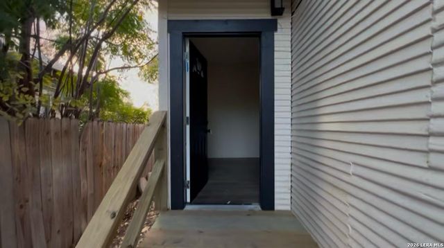 2215 N Elmendorf, San Antonio, TX 78201