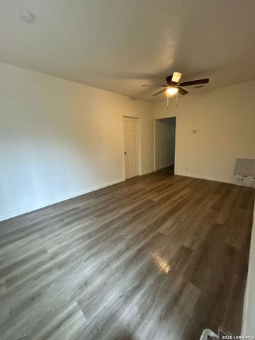 2215 N Elmendorf, San Antonio, TX 78201