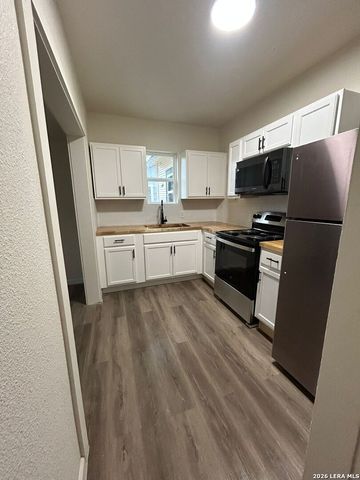 2215 N Elmendorf, San Antonio, TX 78201