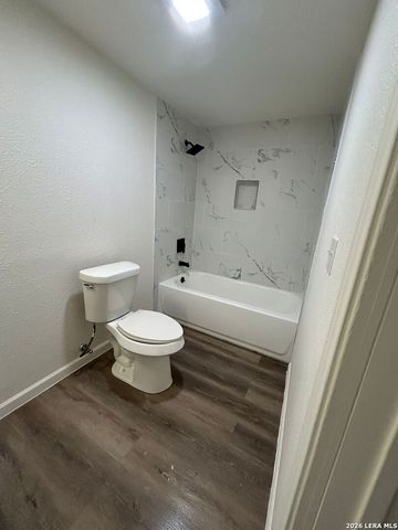 2215 N Elmendorf, San Antonio, TX 78201