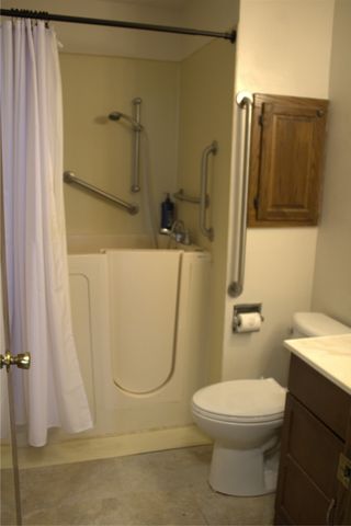 1112 49th Street 2, West Des Moines, IA 50266