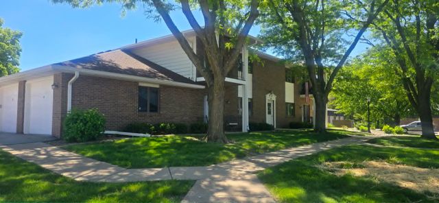1112 49th Street 2, West Des Moines, IA 50266