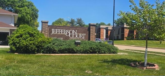 1112 49th Street 2, West Des Moines, IA 50266