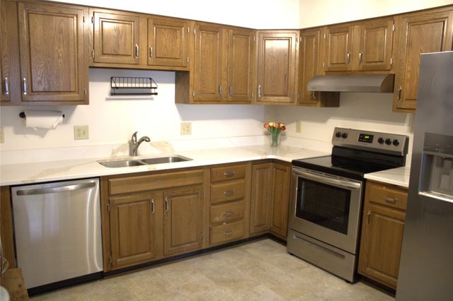 1112 49th Street 2, West Des Moines, IA 50266