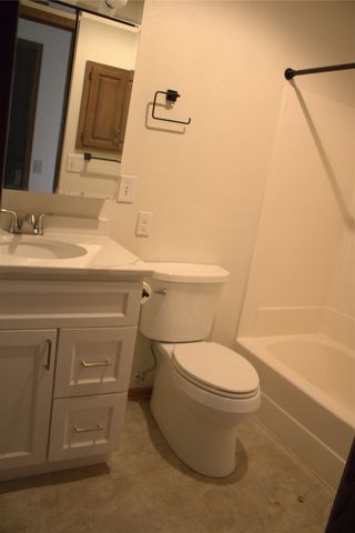 1112 49th Street 2, West Des Moines, IA 50266