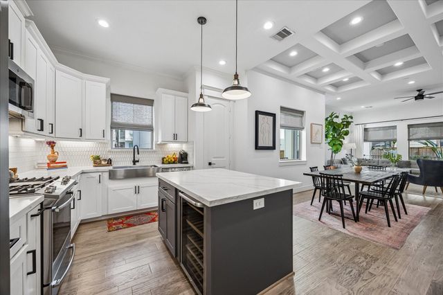 2320 Couch Street, Houston, TX 77008