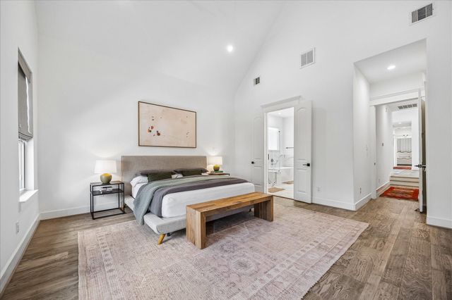 2320 Couch Street, Houston, TX 77008