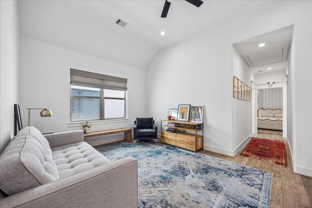 2320 Couch Street, Houston, TX 77008
