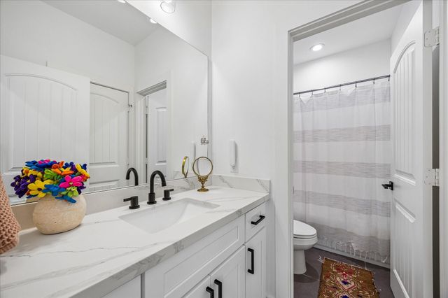 2320 Couch Street, Houston, TX 77008