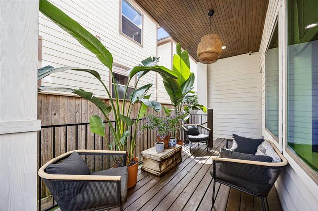 2320 Couch Street, Houston, TX 77008