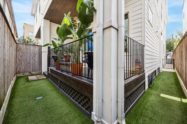2320 Couch Street, Houston, TX 77008
