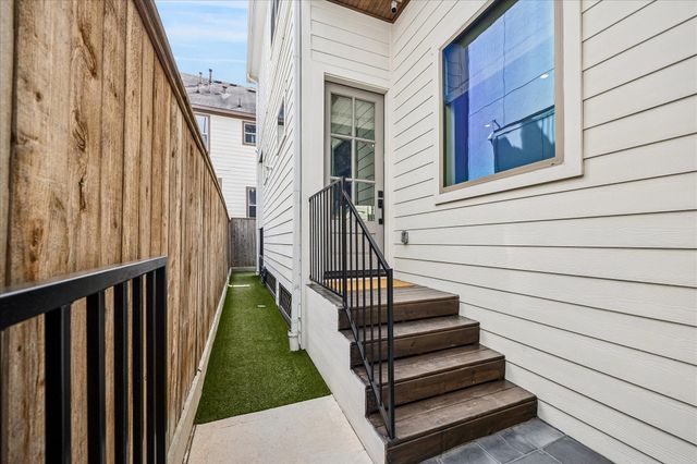 2320 Couch Street, Houston, TX 77008