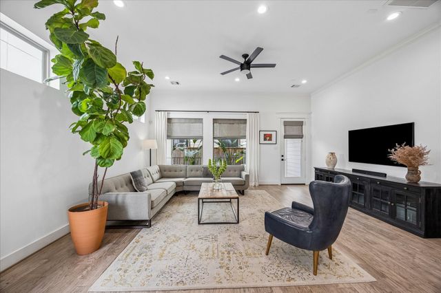 2320 Couch Street, Houston, TX 77008