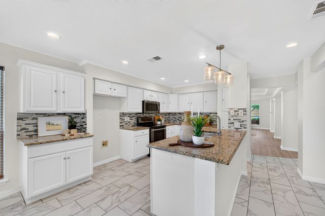 825 Foxwood Lane, Wylie, TX 75098