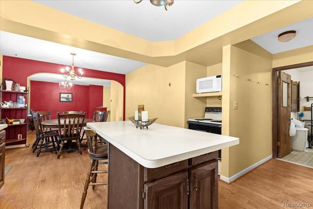 60023 Trailwood Street, Washington Township, MI 48094