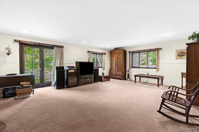 60023 Trailwood Street, Washington Township, MI 48094