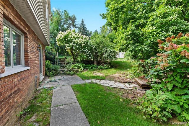 60023 Trailwood Street, Washington Township, MI 48094