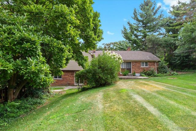 60023 Trailwood Street, Washington Township, MI 48094