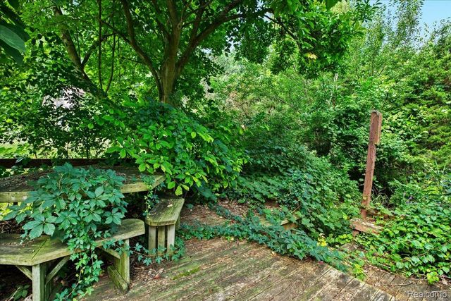 60023 Trailwood Street, Washington Township, MI 48094