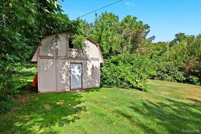 60023 Trailwood Street, Washington Township, MI 48094