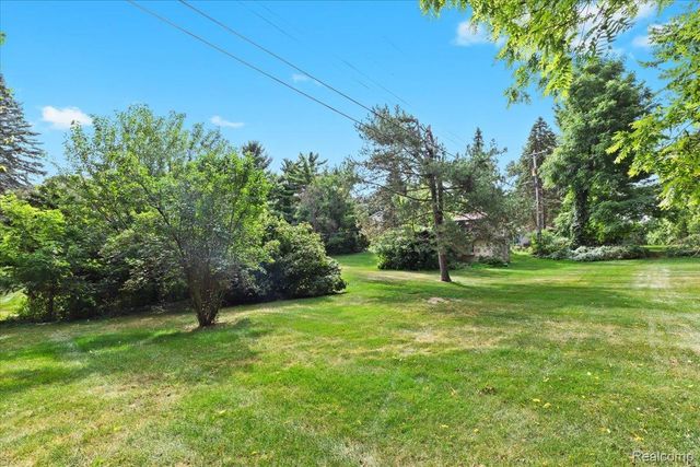 60023 Trailwood Street, Washington Township, MI 48094