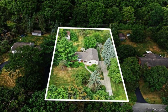 60023 Trailwood Street, Washington Township, MI 48094