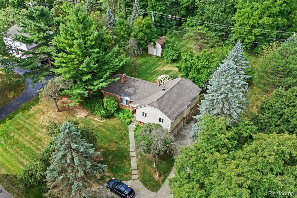 60023 Trailwood Street, Washington Township, MI 48094