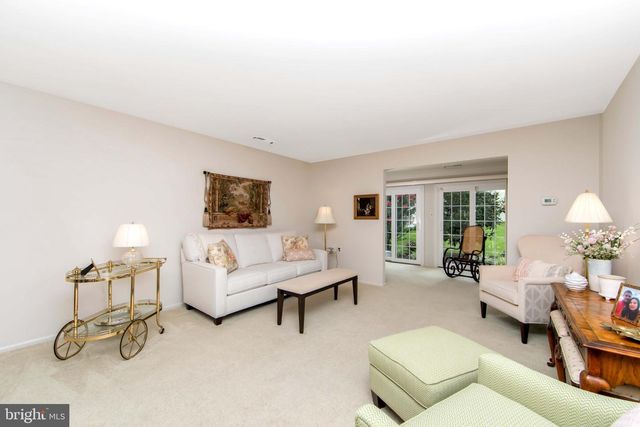 34 FAIRFAX DR, Mt Laurel, NJ 08054