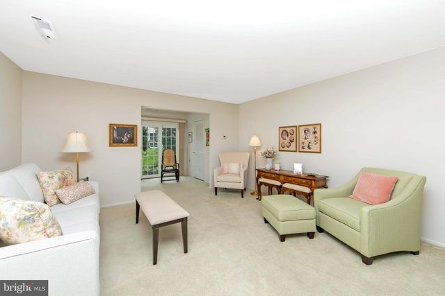 34 FAIRFAX DR, Mt Laurel, NJ 08054