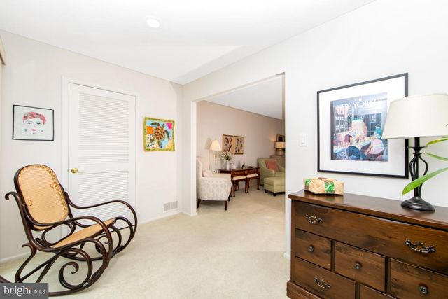 34 FAIRFAX DR, Mt Laurel, NJ 08054