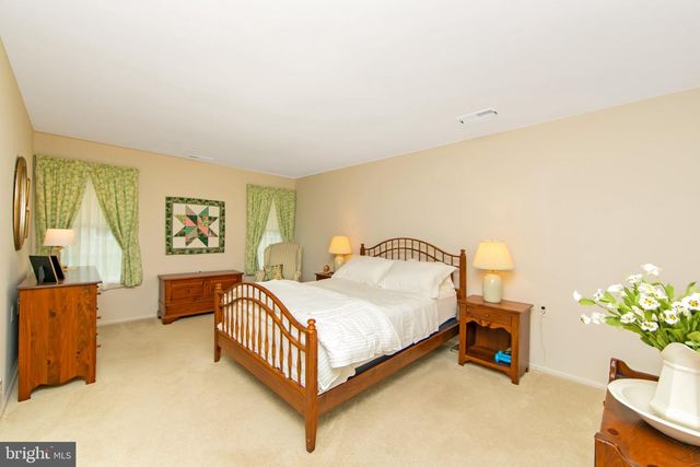34 FAIRFAX DR, Mt Laurel, NJ 08054