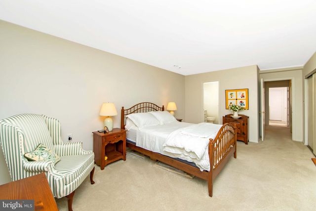 34 FAIRFAX DR, Mt Laurel, NJ 08054