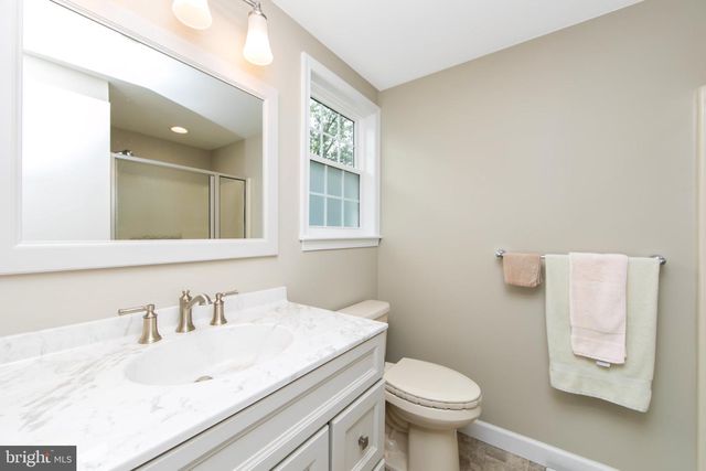 34 FAIRFAX DR, Mt Laurel, NJ 08054