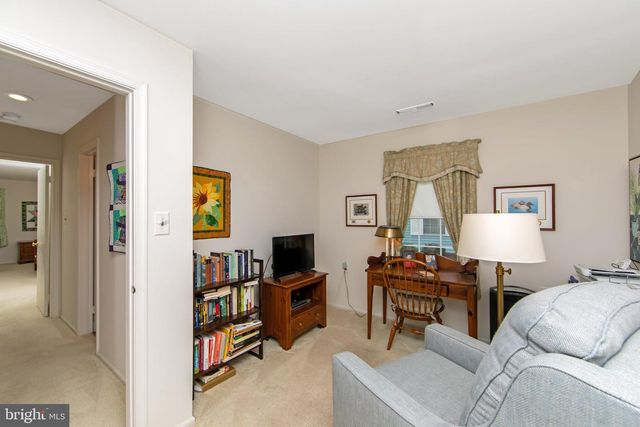 34 FAIRFAX DR, Mt Laurel, NJ 08054