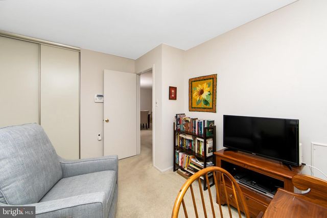 34 FAIRFAX DR, Mt Laurel, NJ 08054