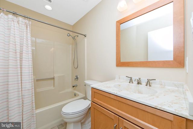 34 FAIRFAX DR, Mt Laurel, NJ 08054