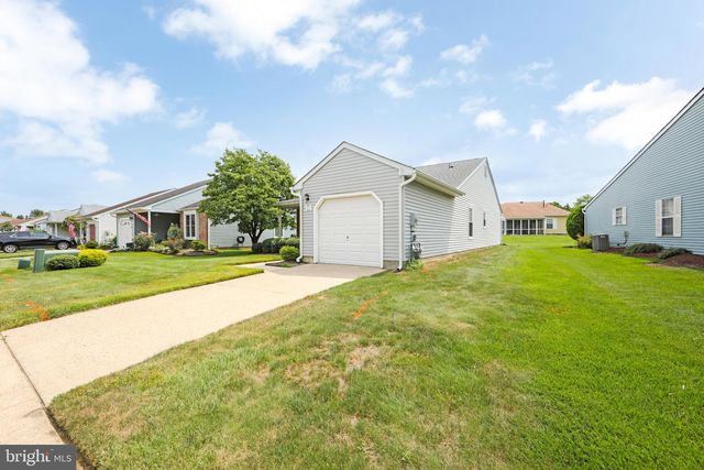 34 FAIRFAX DR, Mt Laurel, NJ 08054