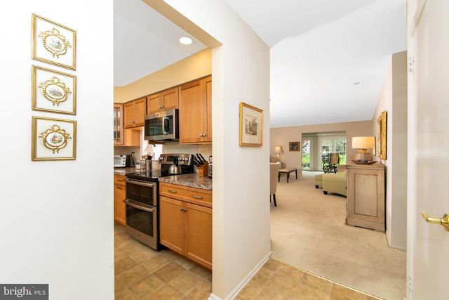 34 FAIRFAX DR, Mt Laurel, NJ 08054
