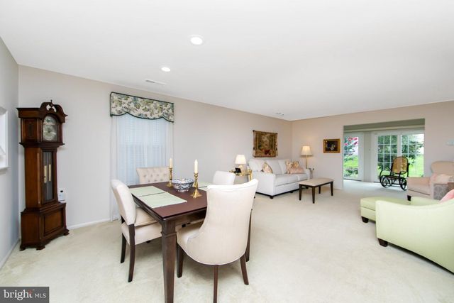 34 FAIRFAX DR, Mt Laurel, NJ 08054